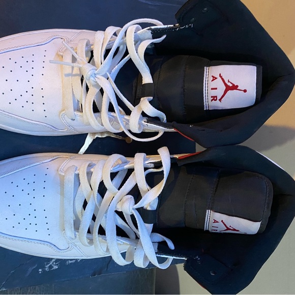 Air Jordan 1 Chicago Remix - Picture 2 of 3